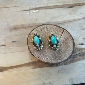 Vintage earrings clip on